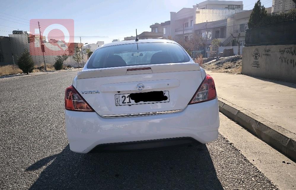 نيسان فيرسا